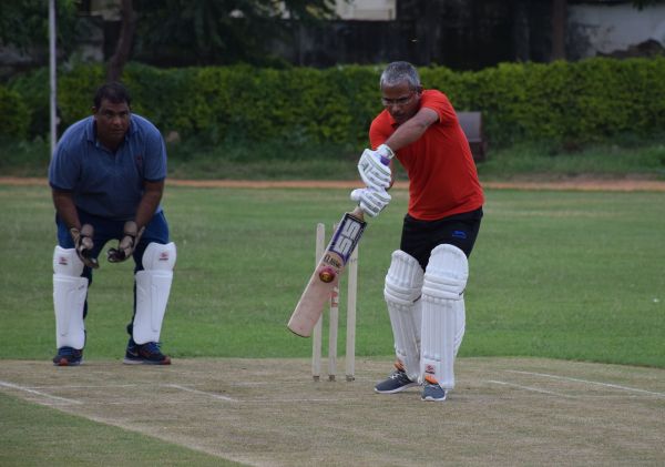 मैत्री क्रिकेट मैच में उदयपुर नगर निगम और जिला प्रशासन यूं हुआ आमने सामने 