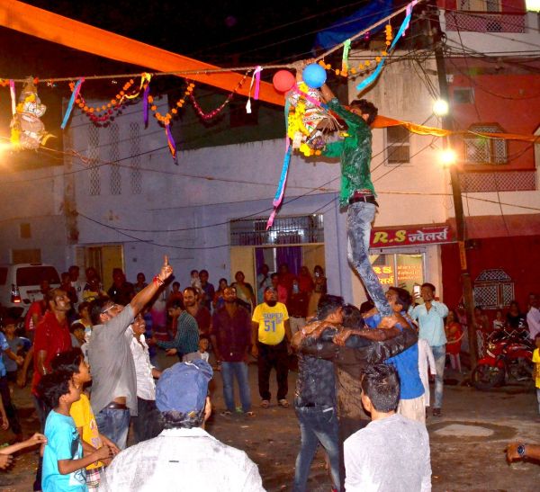 Shri Krishna Janmastmi, mtki Phod, banswara, banswara news, banswara hindi news, banswara latets hindi news, banswara breaking news