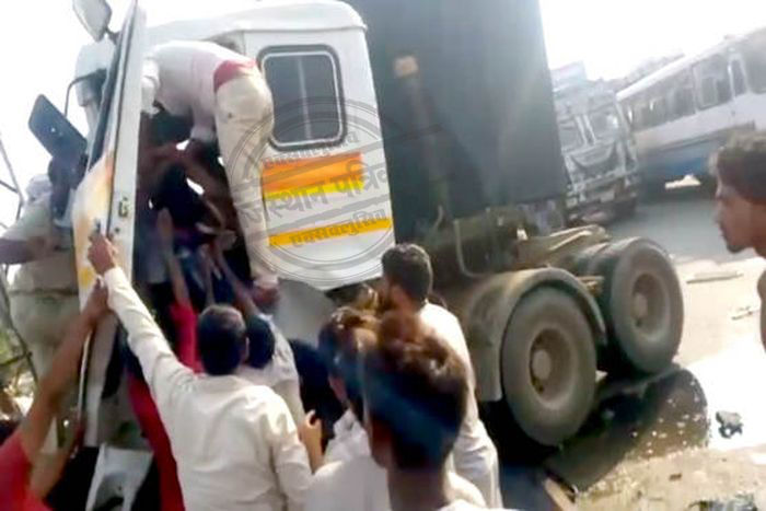 Trolla and Dumper accident in shahjahanpur alwar