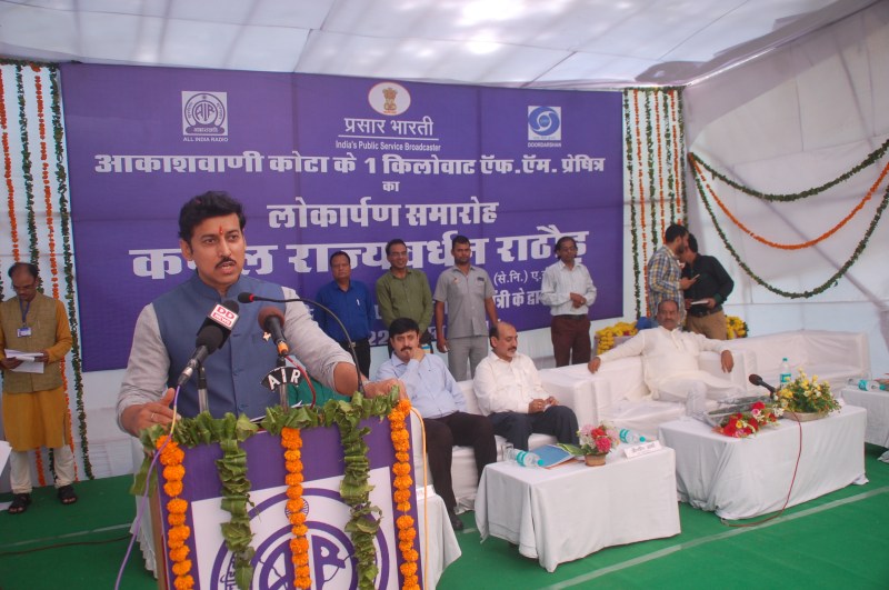 टीवी सीरियलों और विज्ञापनों पर बढ़ती नग्नता से जुड़े तीखे सवाल का सामना केंद्रीय मंत्री को भी करना पड़ा