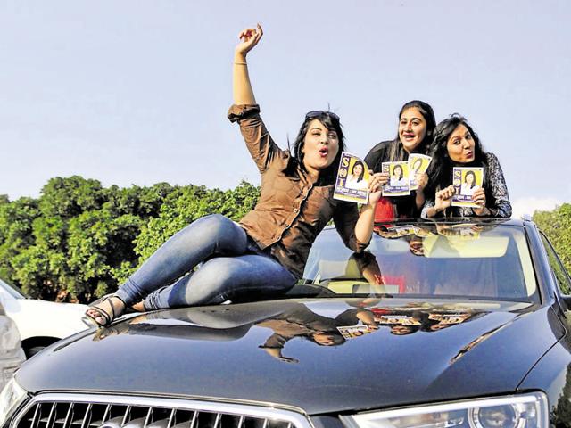 candidates fill their nomination for student union election