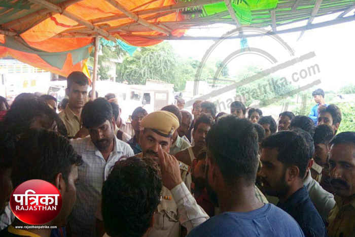 Bhilwara, bhilwara news, Villagers make JEN hostage in bhilwara, latest news in bhilwara, Bhilwara news in hindi, latest bhilwara news in hindi