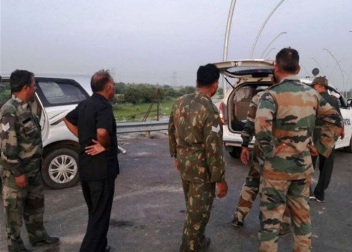 Soldiers at Lucknow Agra Expressway