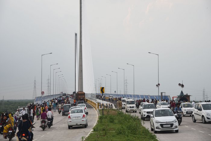 Hanging Bridge, kota patrika, Single Spine Bridge, Bridge on chambal, HangingBridge kota, East West Corridor, हैंगिंग ब्रिज, हैंगिंग ब्रिज कोटा, हैंगिंग ब्रिज इन इंडिया, Rajasthan Patrika, Kota, NHAI, Kota News, Patrika News, Kota Police,Hanging Bridge load testing report