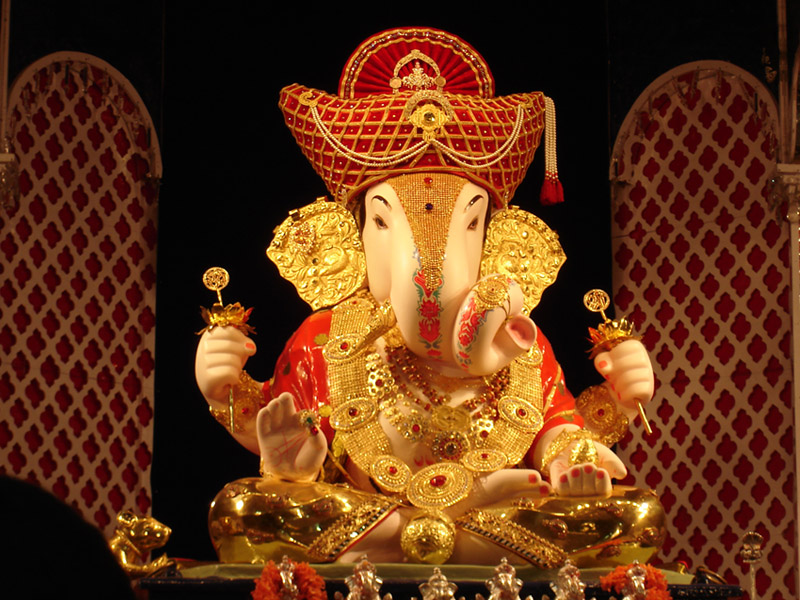 अज्ञात व्यक्ति के खिलाफ धार्मिक भावना भड़काने का मुकदमा दर्ज किया है।