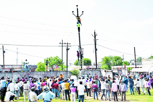 Sholay film Veeru Seen in Satna Madhya Pradesh