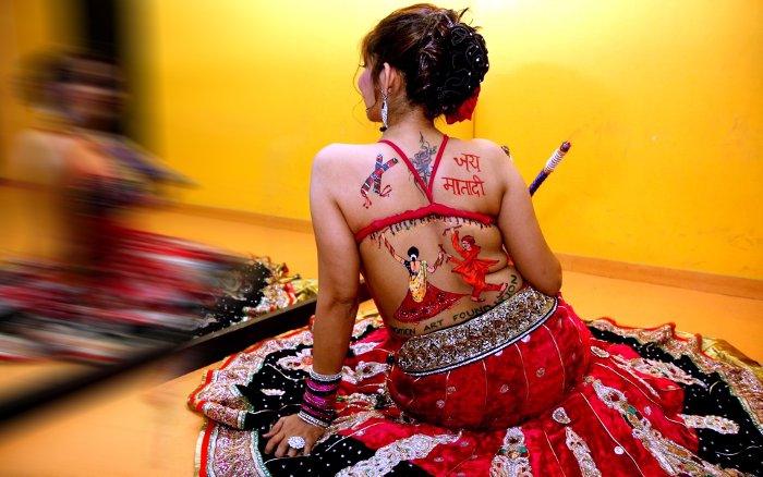 Hot garba dancer, sexy garba, Hot Garba Mujra Style, Hot Traditional Garba Dance, Most Beautiful And Hot Desi Village Girls Dance On Indian Gujarati Wedding