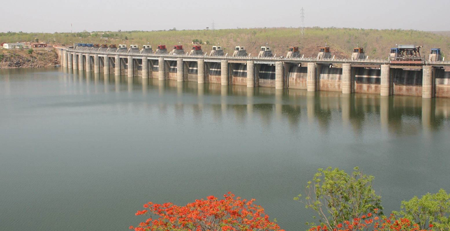 water left from Indira sagar to sardar sarovar Dam via narmda river