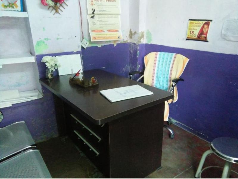 खाली पडा चिकित्सक कक्ष