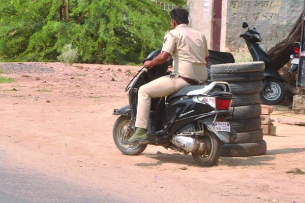 vehicle challan cut by police in hanumangarh