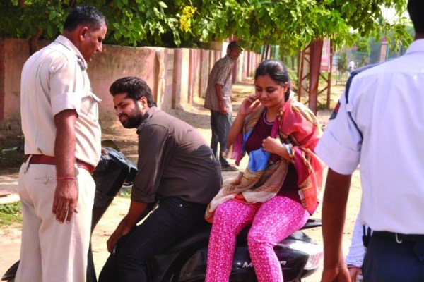 vehicle challan cut by police in hanumangarh