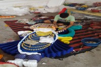 इस बार कुछ खास होगा नवरात्र का पर्व, मूर्तिकार हीरे-मोती से कर रहे मां का श्रृंगार