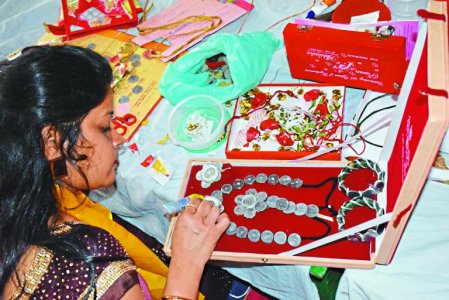 indian lady,sexy lady,hot lady,jewellry design,gold jewellry, gold coin treasure and jewellry found