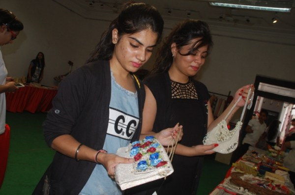 Item made of Kota Doriya