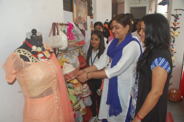 Item made of Kota Doriya