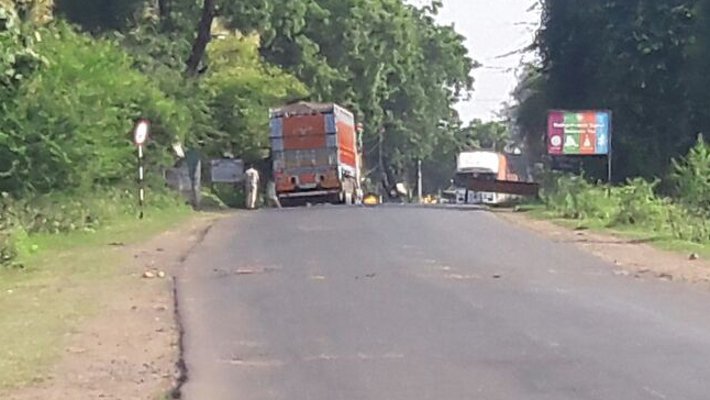 Police do illegal recovery from cattle trucks, itarsi, kesla, pathrota