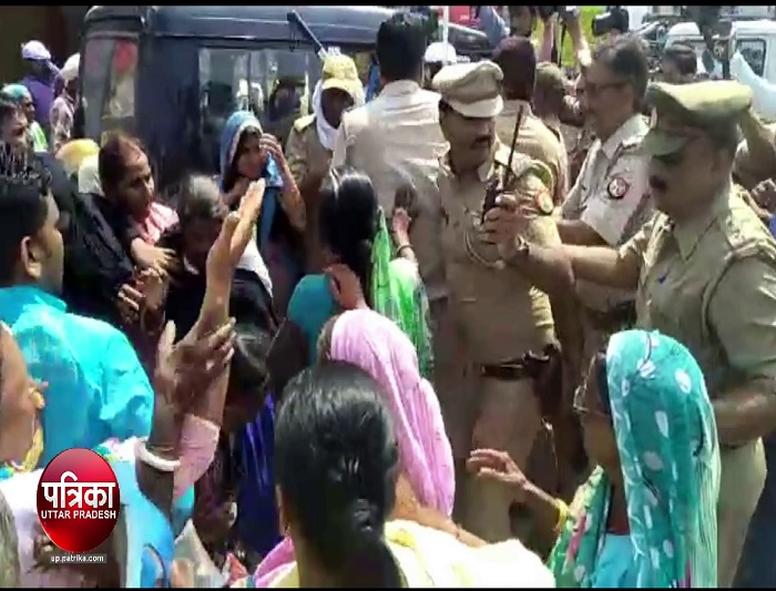Police lathicharge on farmers in Gorakhpur 