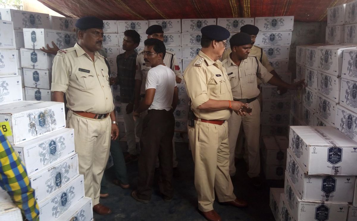 Barwani,Police in Barwani Balasamand liqueur Baya seized 50 lakhs, Sharab Japt