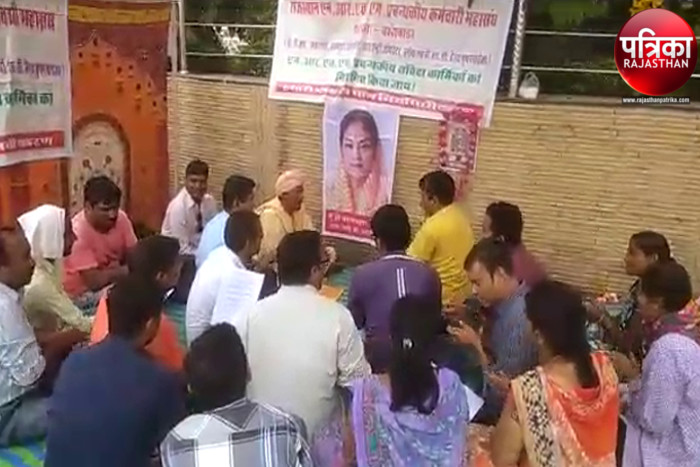 Banswara, NHRM, Employees, Group, Holiday, Doing, Worship, CM