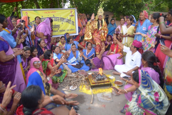 women dressed like Goddess to protest