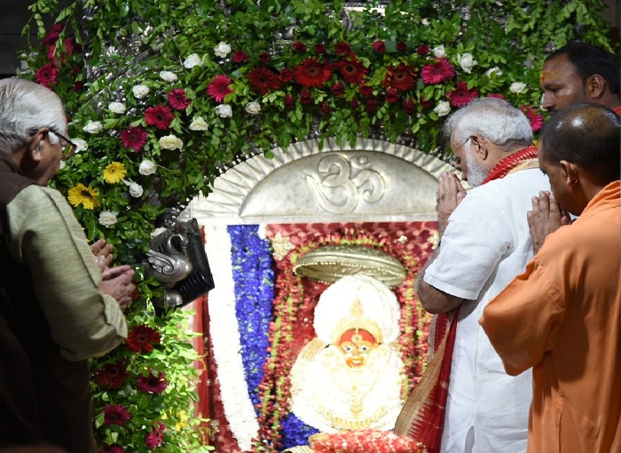PM Narendra Modi in Durgakund Temple Varanasi
