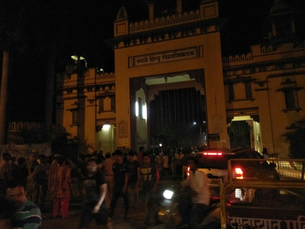 इनडेप्थ स्टोरीः हठवादिता ने BHU को धकेला हिंसा के रास्ते