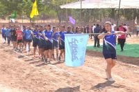292 players from 61 teams Participate in badminton competition