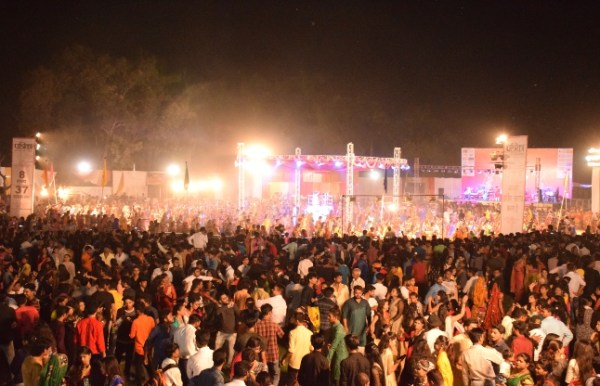 Dandiya festival,Patrika Dandiya,Stylish dandiya,Garba and Dandiya,Dandiya,Dandiya steps,dandiya ras,garba video,Navratri,navratri 2017,durga utsav,