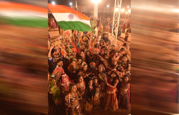 Dandiya festival,Patrika Dandiya,Stylish dandiya,Garba and Dandiya,Dandiya,Dandiya steps,dandiya ras,garba video,Navratri,navratri 2017,durga utsav,