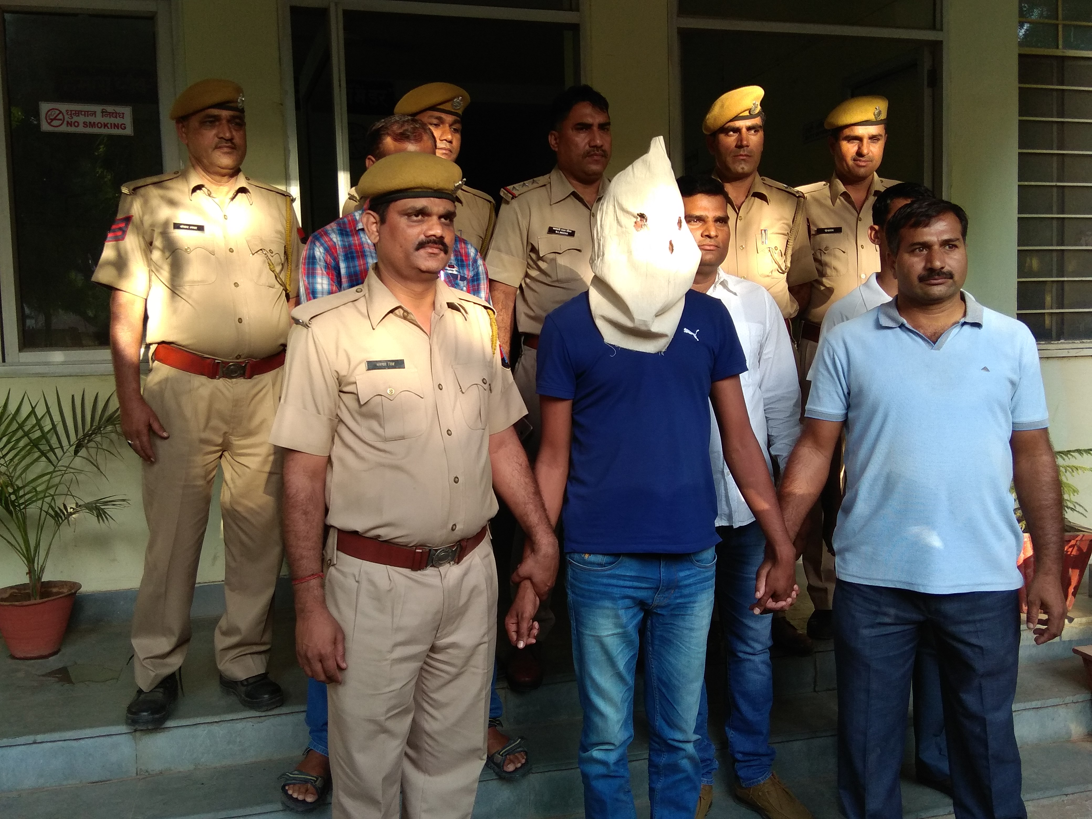 video – इस criminal के बारे में पढ़कर आप भी चौंक जाएंगे, आखिर यह लॉ गे्रज्युएट क्यों बन गया criminal