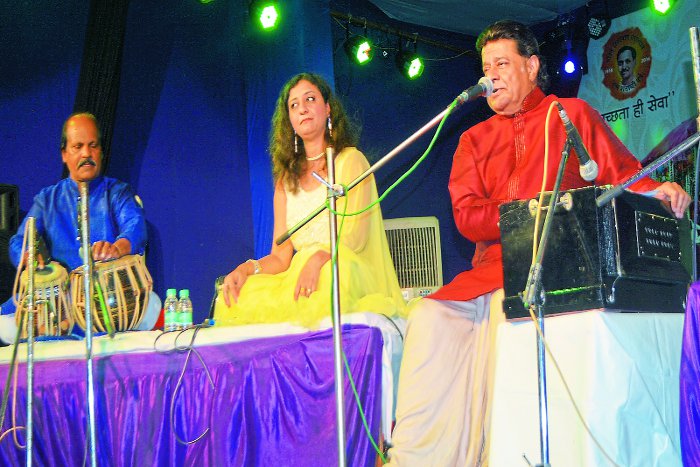 अनुप जलोटा की बस्तर से नाराजगी की वजह