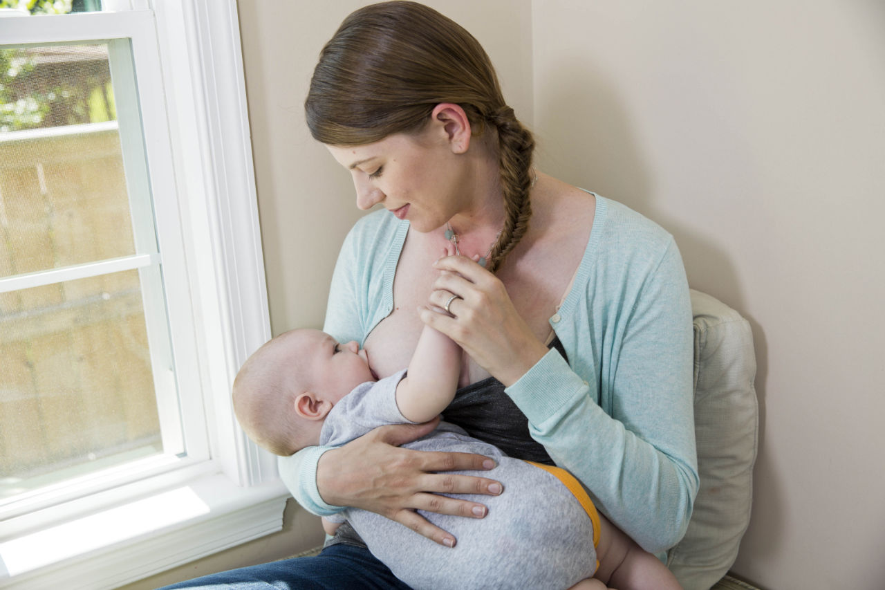 breast-feeding-reduces-the-risk-of-diseases-in-the-baby