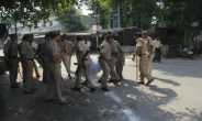 Bareilly Poilce Lathi charge 