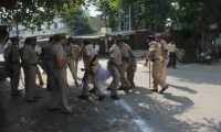 Bareilly Poilce Lathi charge 