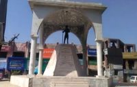 Mahatma Gandhi Statue