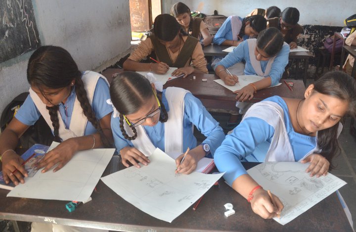 Painting Competition, Sanitation Campaign in Kota, Model Girl High School, Slogan writing Competition, Kota, Kota Patrika, Kota Patrika News, Rajasthan Patrika