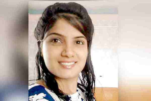 Beautiful woman has shot five lives