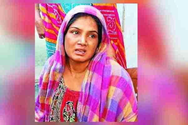 Beautiful woman has shot five lives