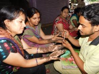 This Mehndi Artist from Agra has special demand