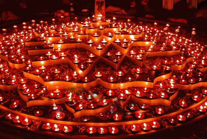 Deepawali 2017, Diwali in Kota,  mud lamp ignited on diwali, 25 lakhs mud lamp ignited in Kota, Rajasthan Patrika, Kota Patrika, Patrika News, Kota News, 
