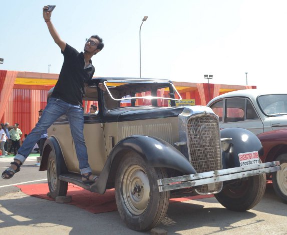 Vintage cars in Kota, Parachute powered, Music Fest, German Tourists in Kota,  Foreign Tourists, Kota Dussehra Fair-2017, Rajasthan Patrika, Kota Patrika, 124th Dussehra Fair in Kota, Patrika News, Kota News