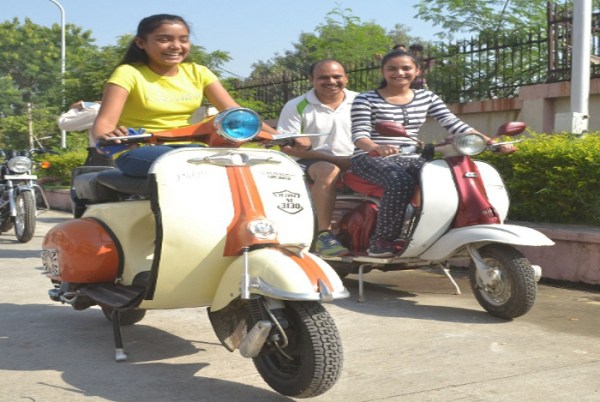 Vintage cars in Kota, Parachute powered, Music Fest, German Tourists in Kota,  Foreign Tourists, Kota Dussehra Fair-2017, Rajasthan Patrika, Kota Patrika, 124th Dussehra Fair in Kota, Patrika News, Kota News