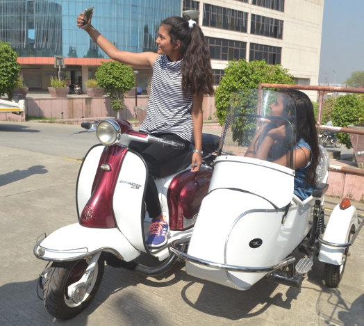 Vintage cars in Kota, Parachute powered, Music Fest, German Tourists in Kota,  Foreign Tourists, Kota Dussehra Fair-2017, Rajasthan Patrika, Kota Patrika, 124th Dussehra Fair in Kota, Patrika News, Kota News