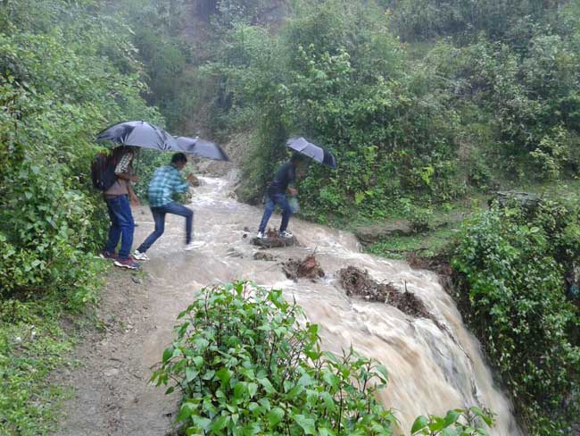 , two school children flown in a drained drain, 1 missing