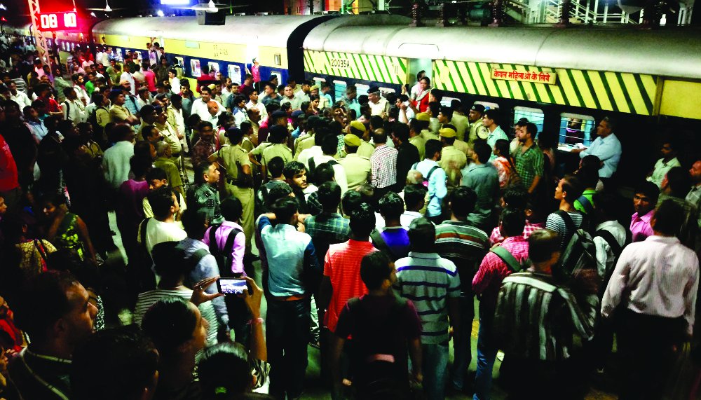 Surat-Virar Passenger train stopped for two and a half hours