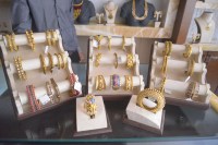 antique jewellery attracting youngsters