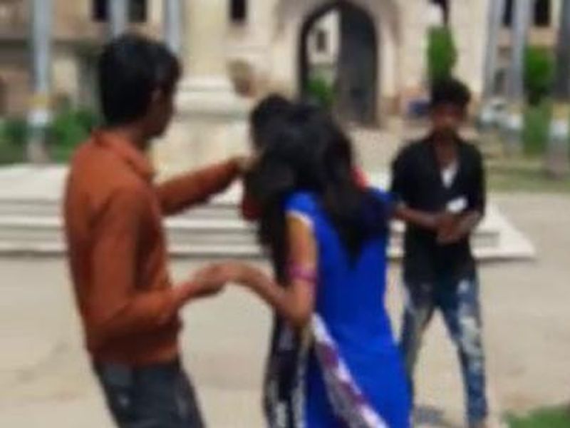 khandwa Court heard a fine of 15 thousand rupees student caught hand studet