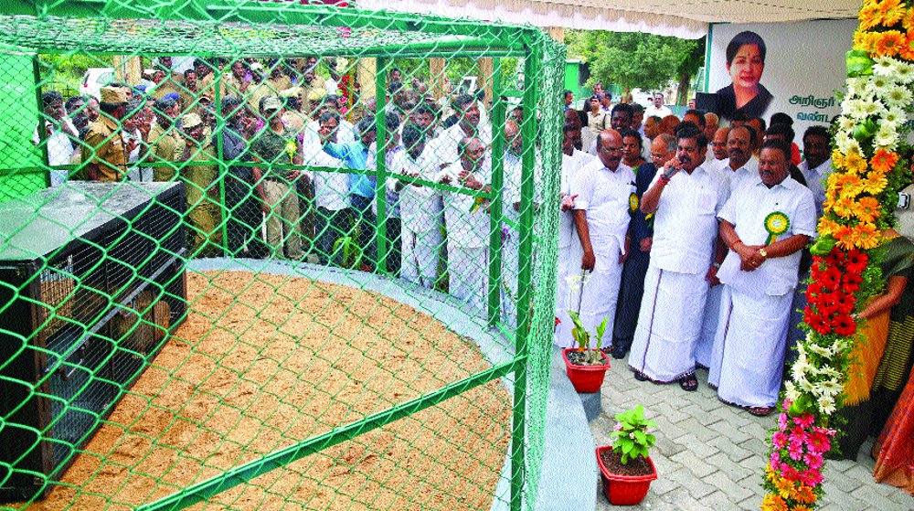 Chief minister visits Vandalur zoo