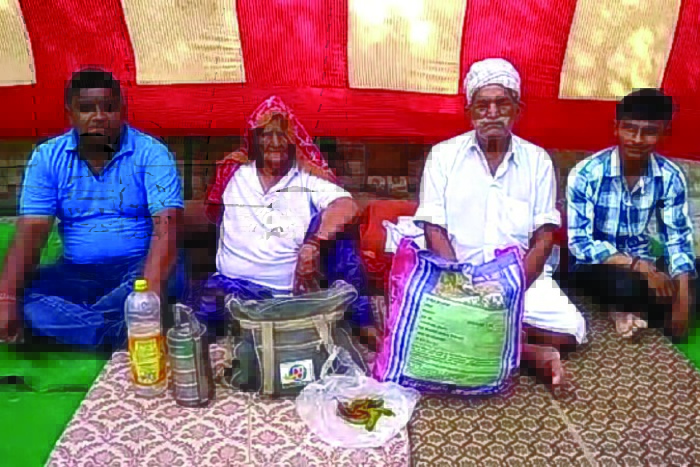 parents do demonstration against to child