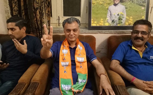 Anil Sharma, congres minister in himachal pradesh joins BJP